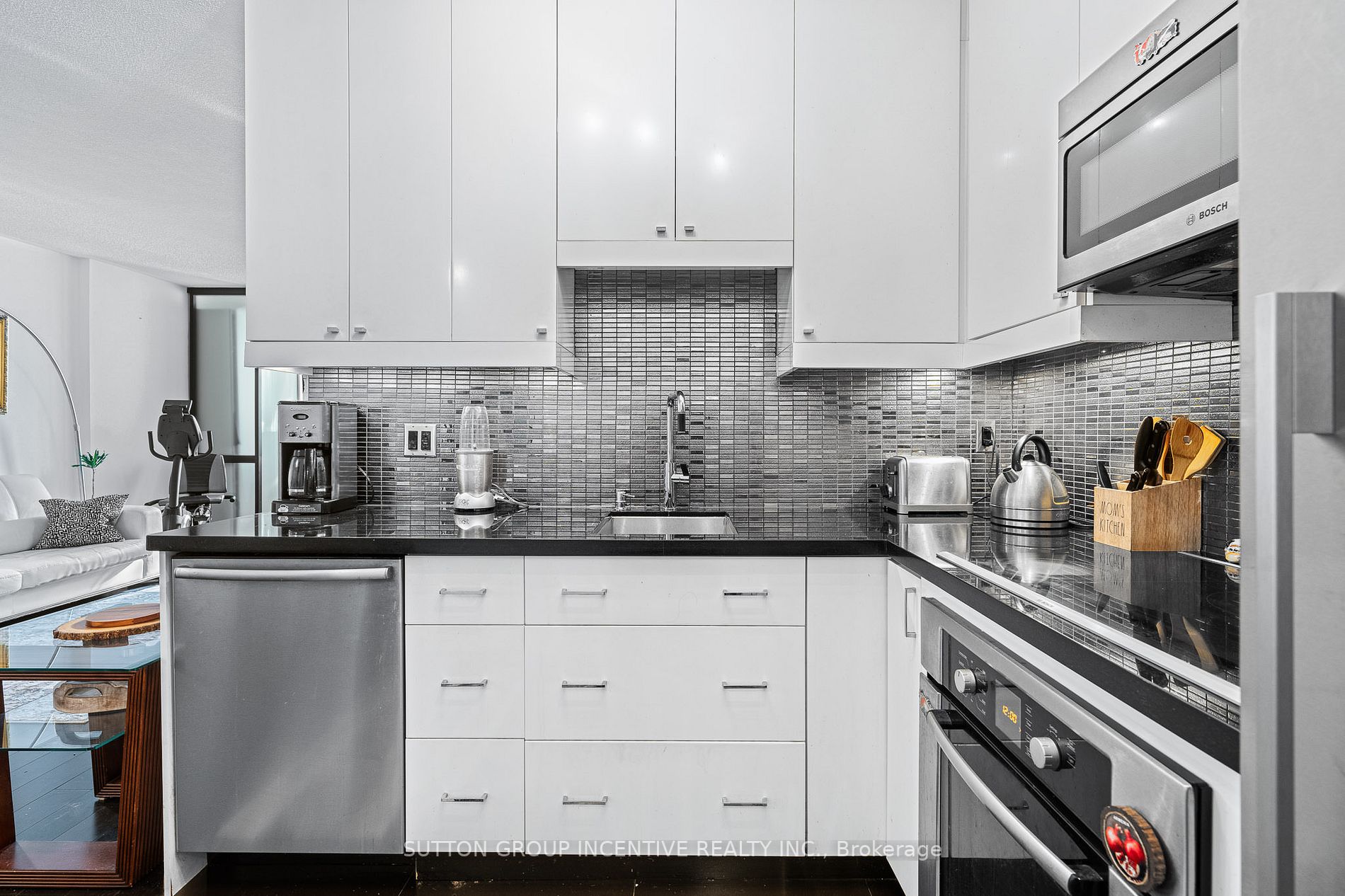 7378 Yonge Street, #210