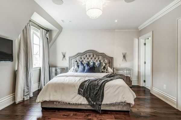 115 Hazelridge Crt
