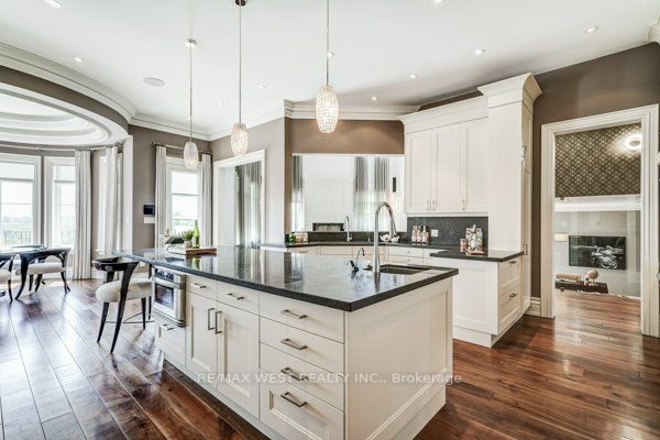 115 Hazelridge Crt