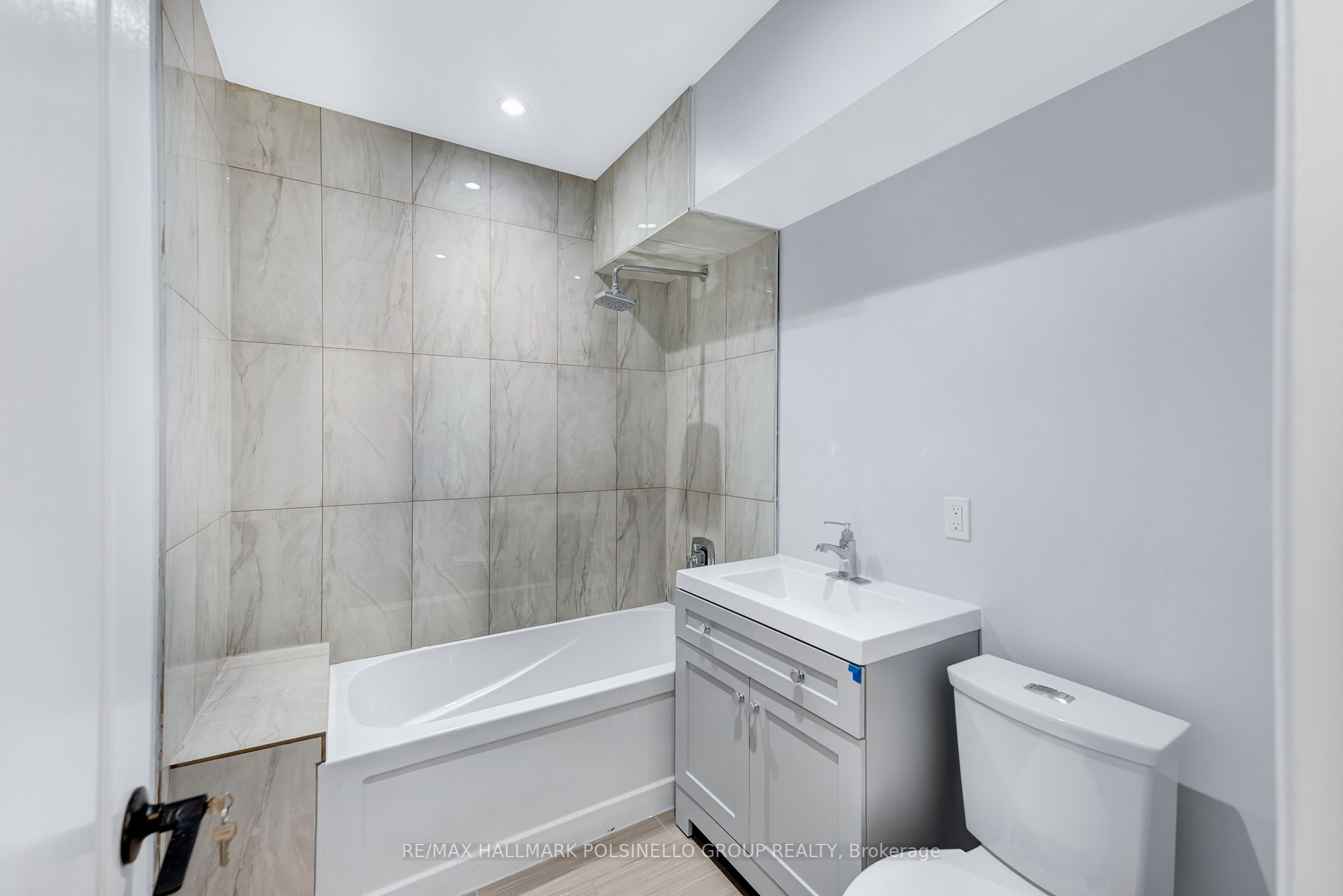 318 Andrew St