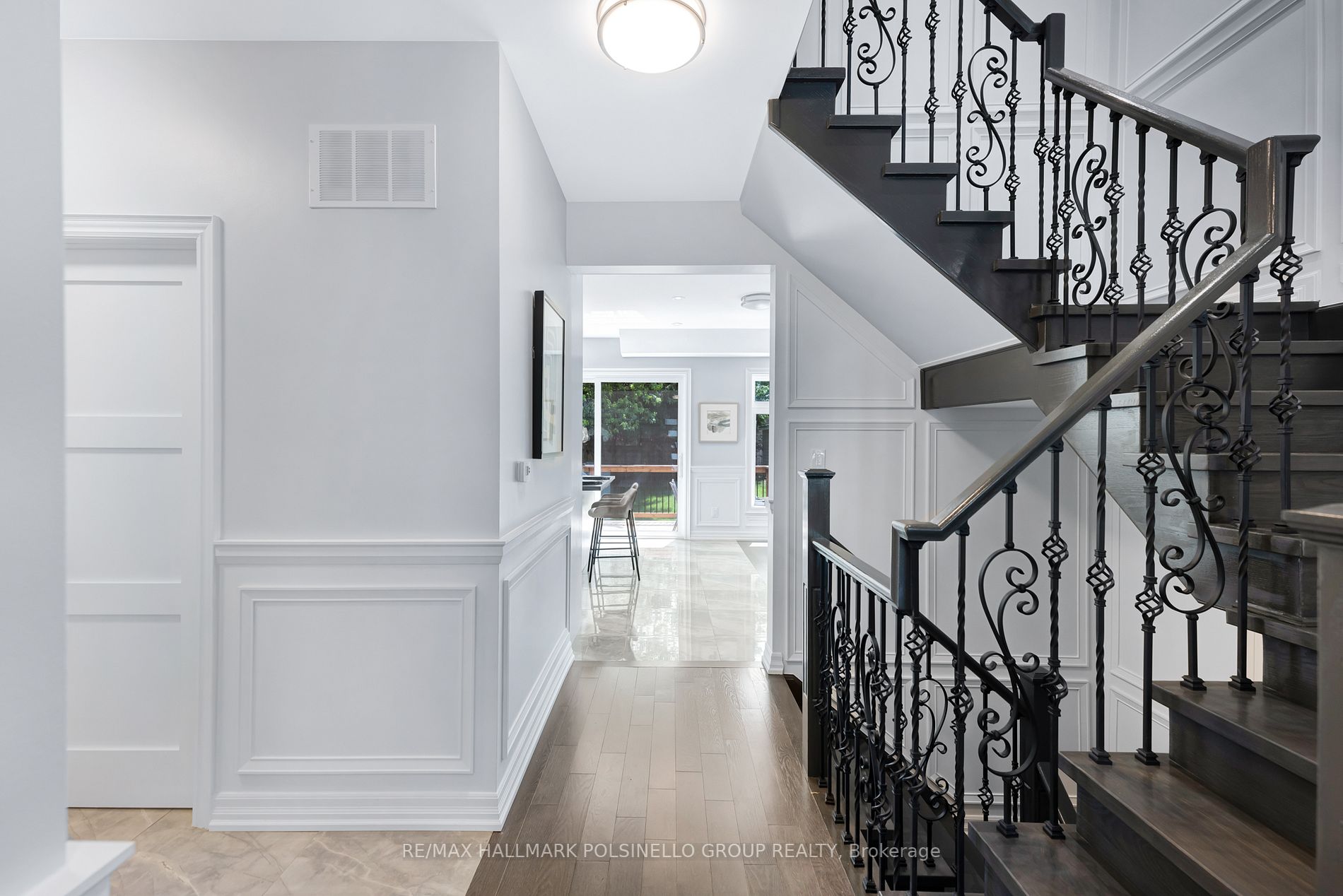 318 Andrew St