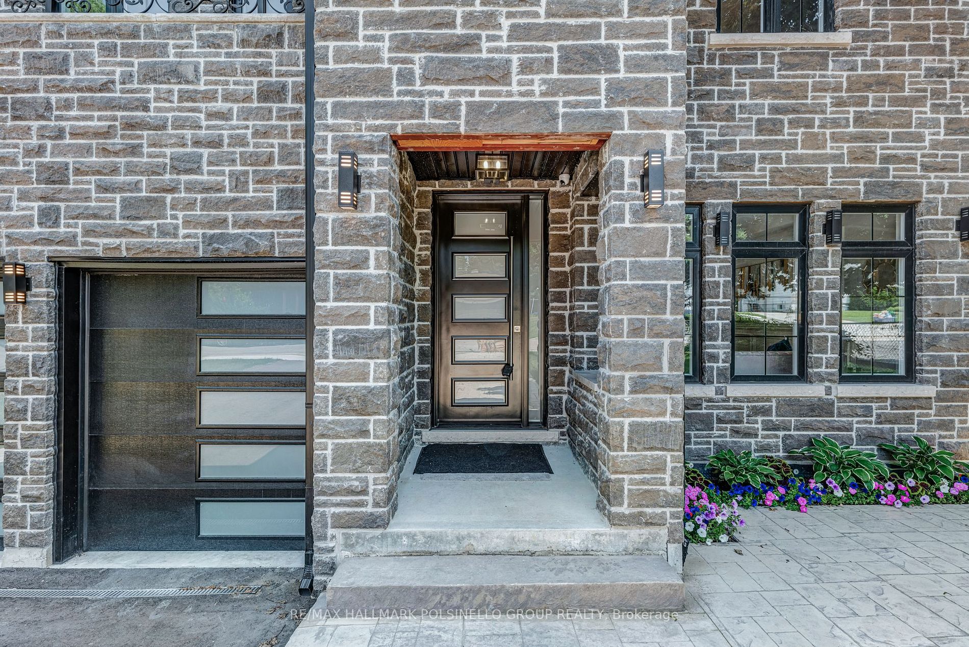 318 Andrew St