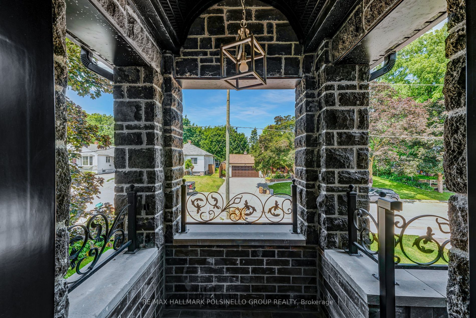 318 Andrew St