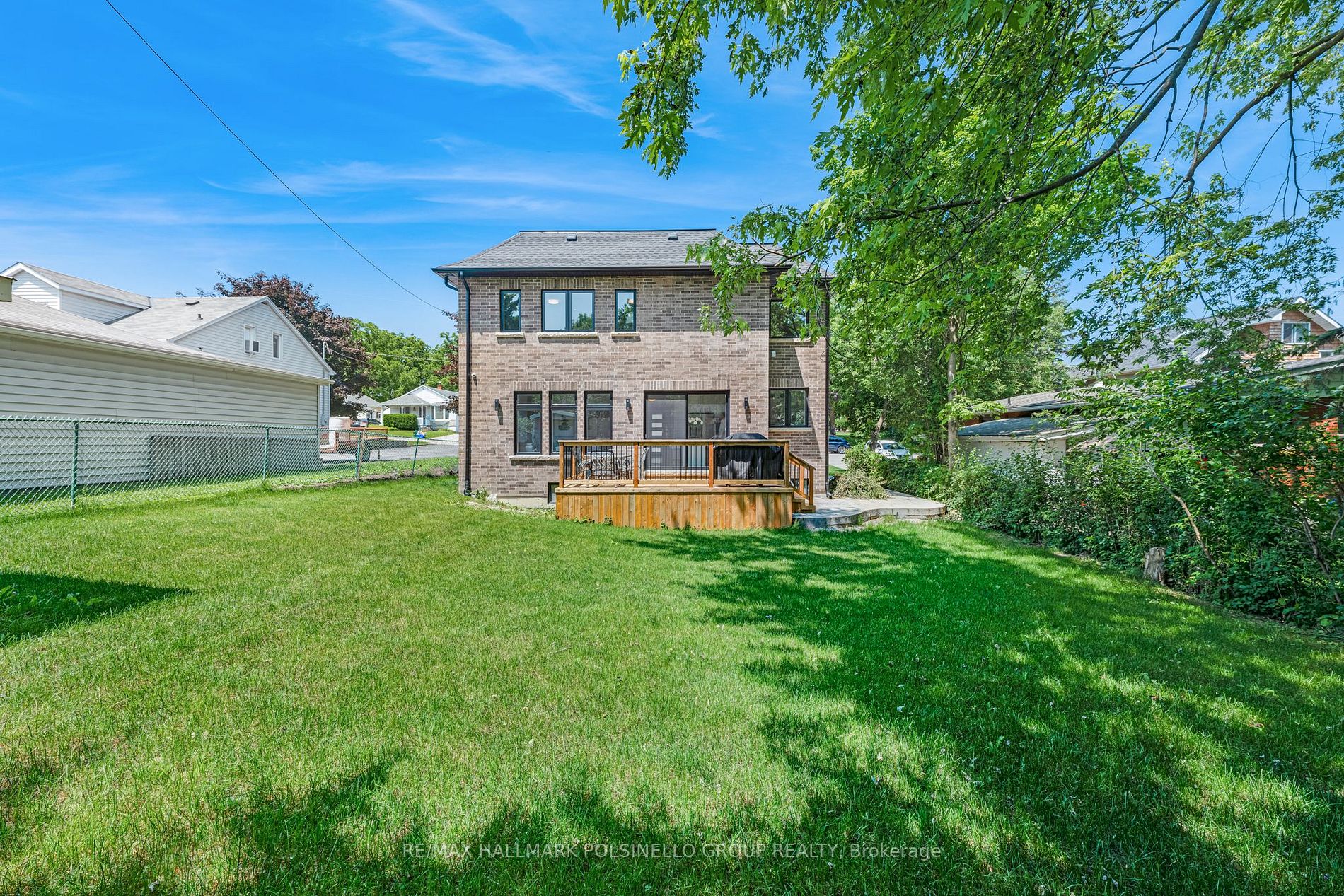 318 Andrew St