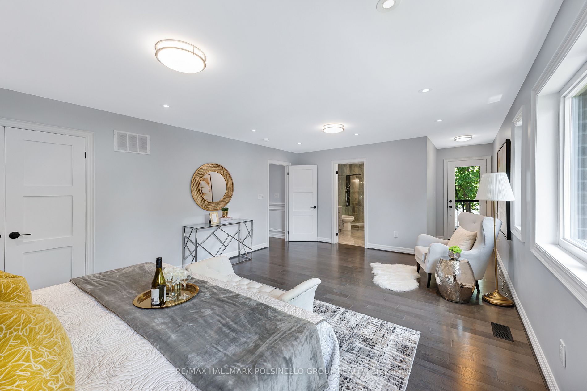 318 Andrew St