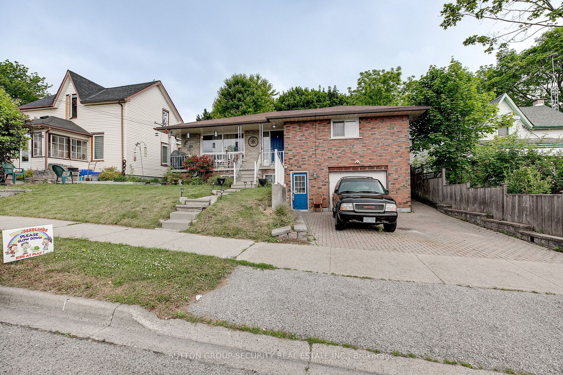 97 John St E
