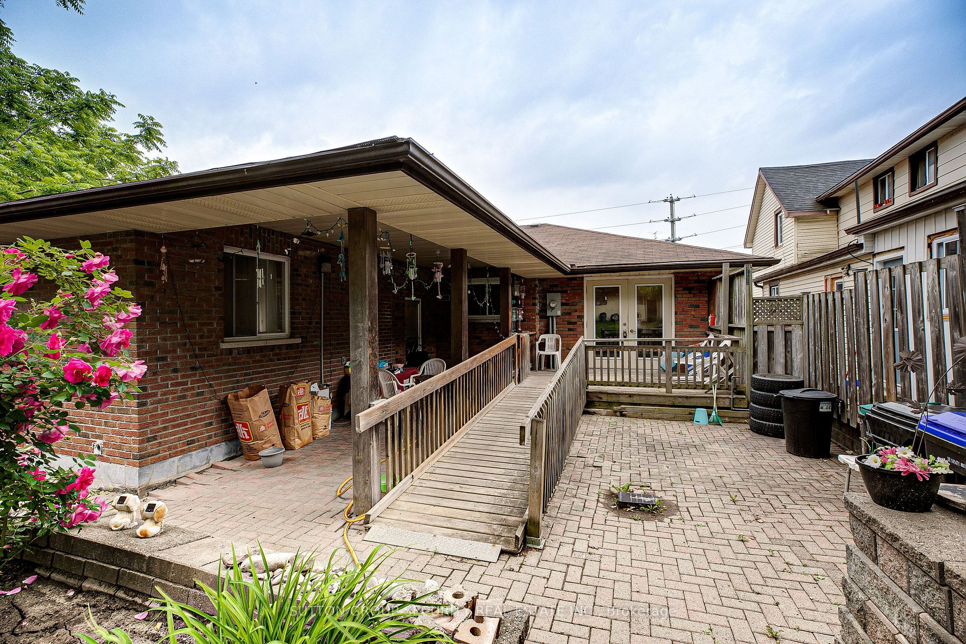 97 John St E