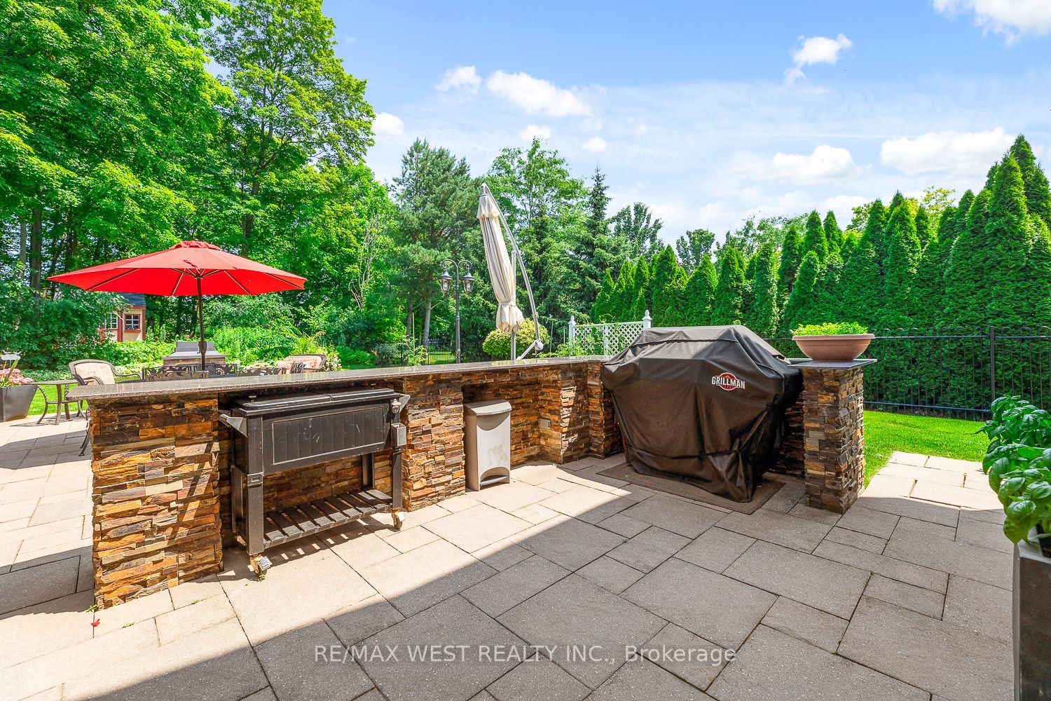 82 English Daisy Crt
