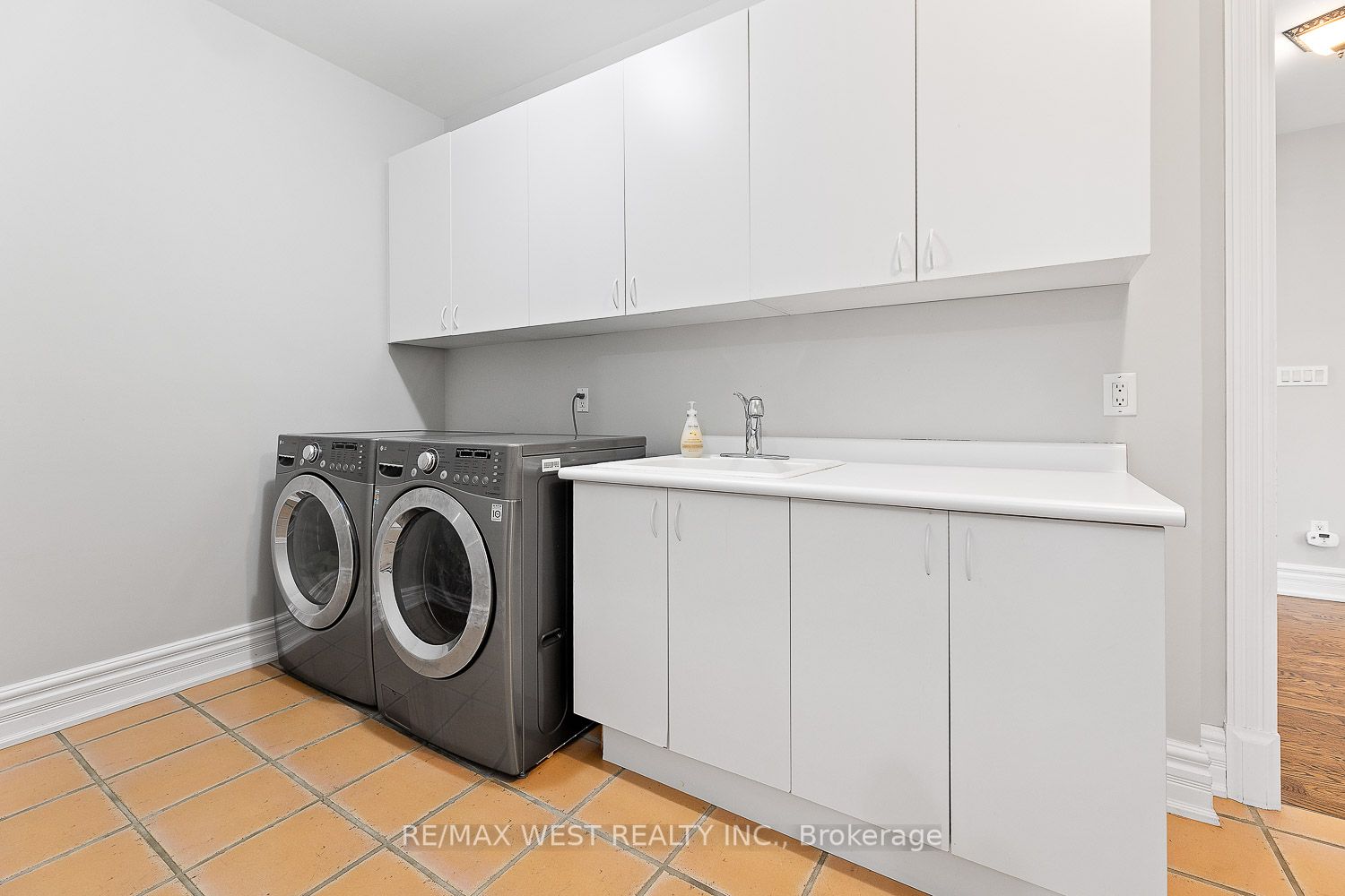 82 English Daisy Crt