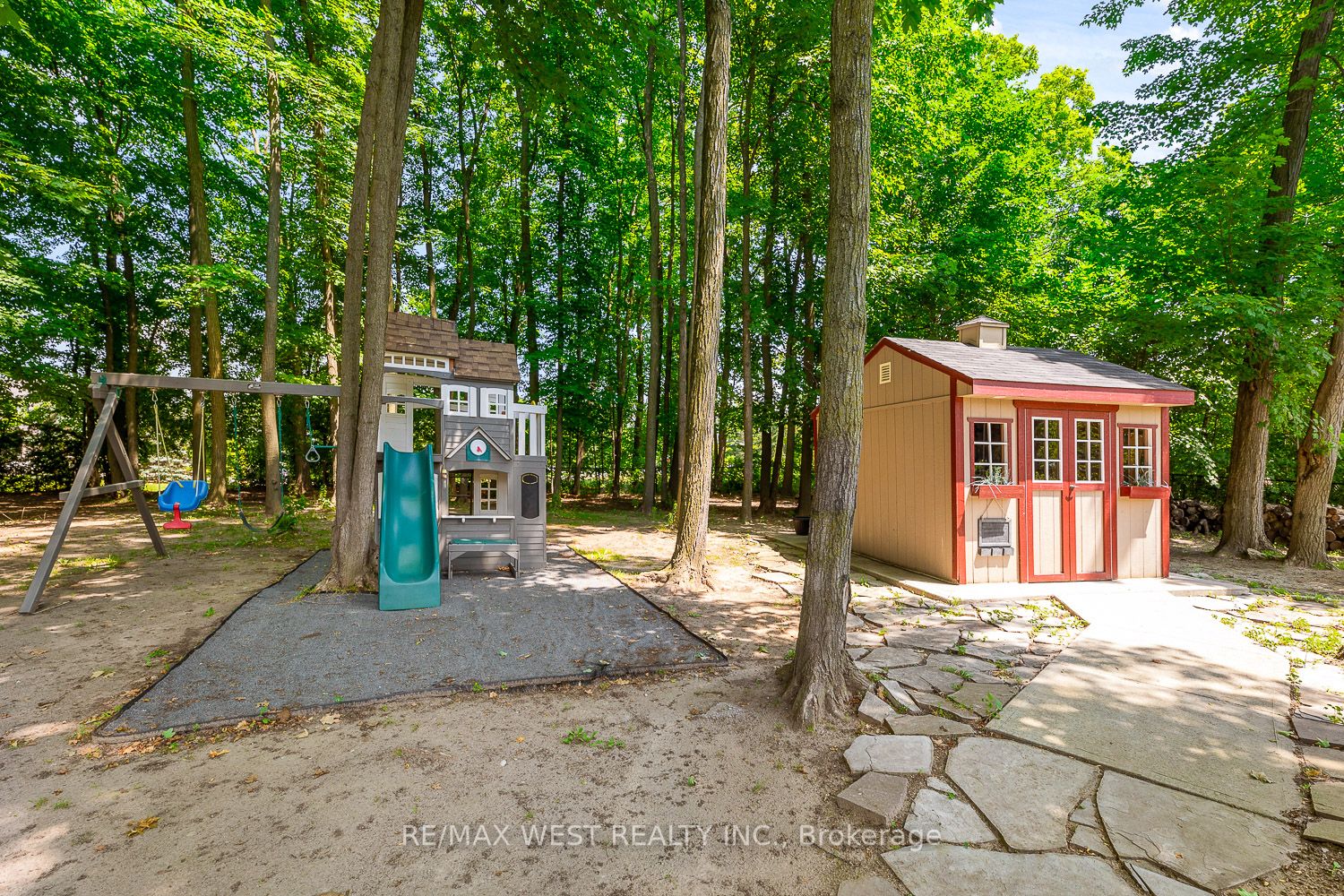 82 English Daisy Crt