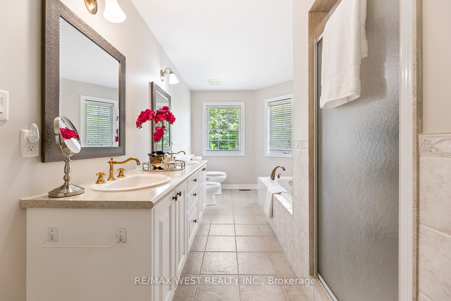 82 English Daisy Crt