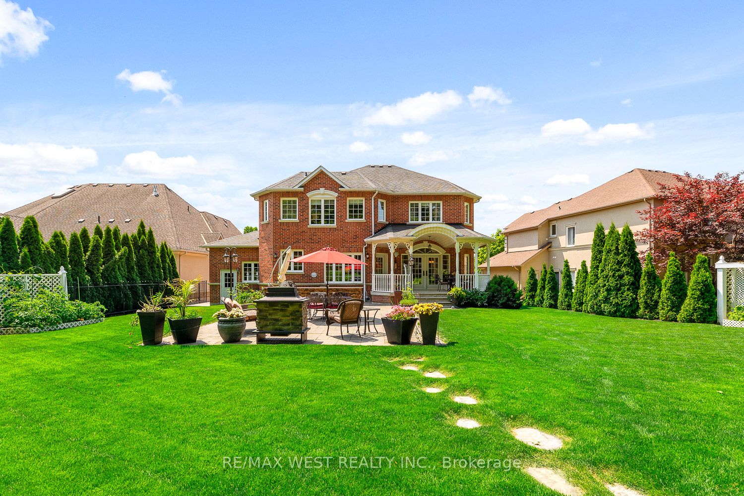 82 English Daisy Crt