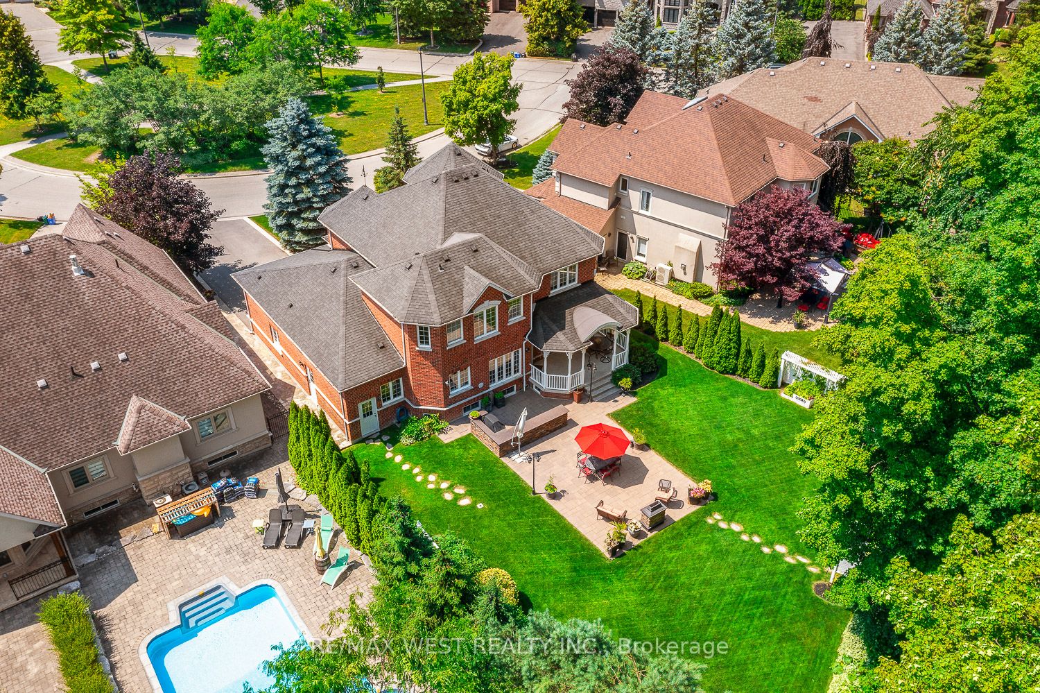 82 English Daisy Crt