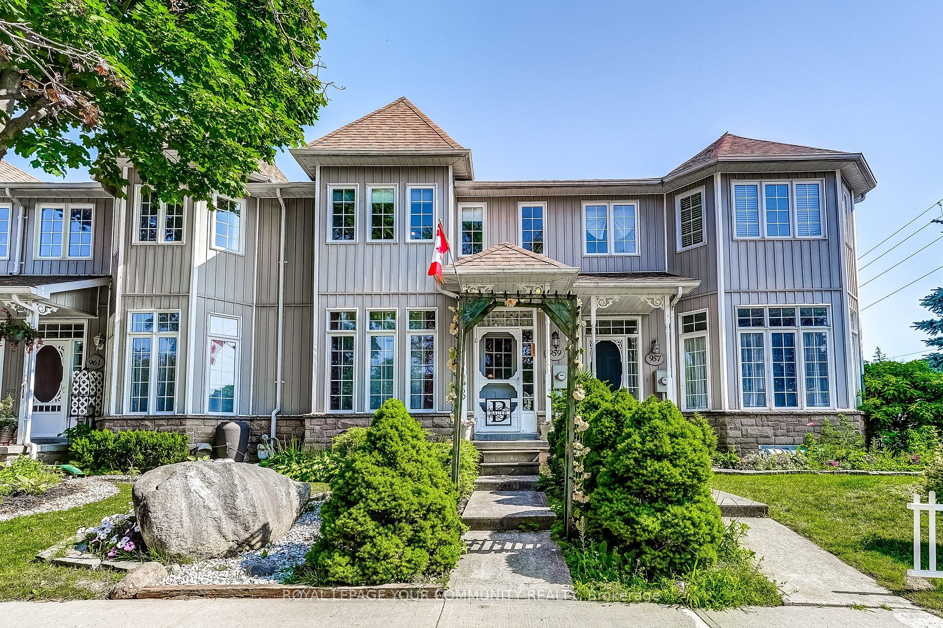 959 Lake Drive E