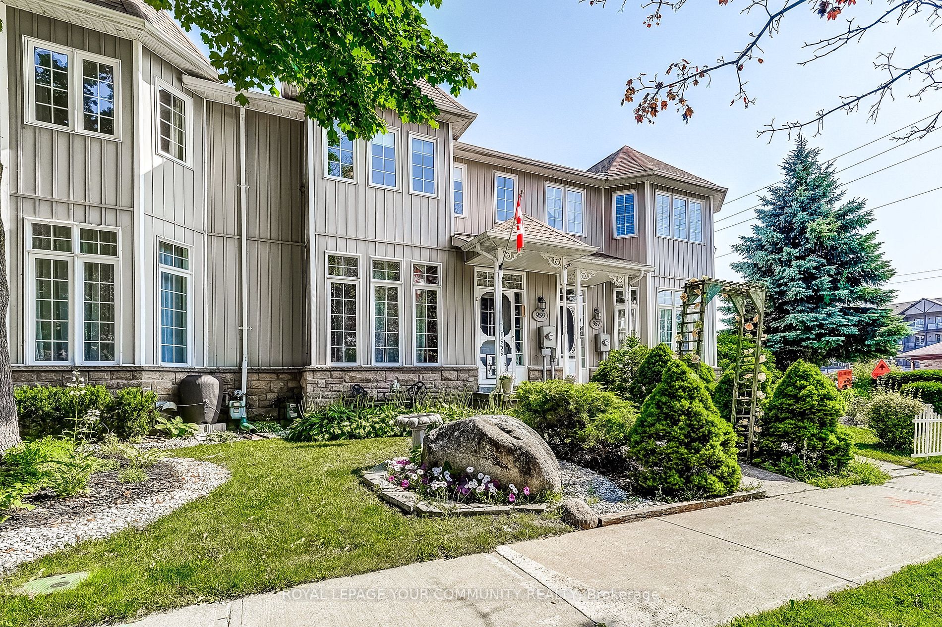 959 Lake Drive E