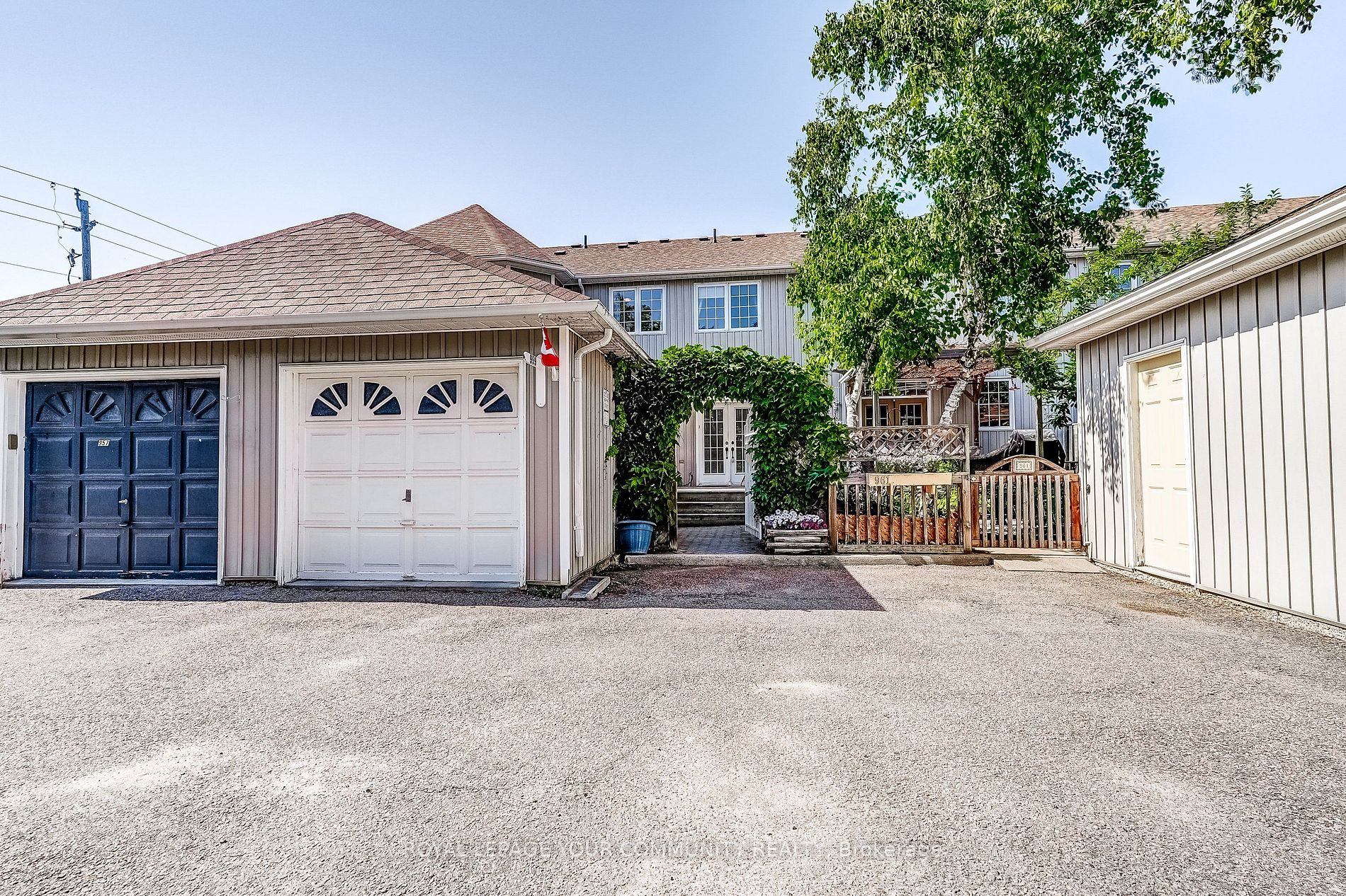 959 Lake Drive E