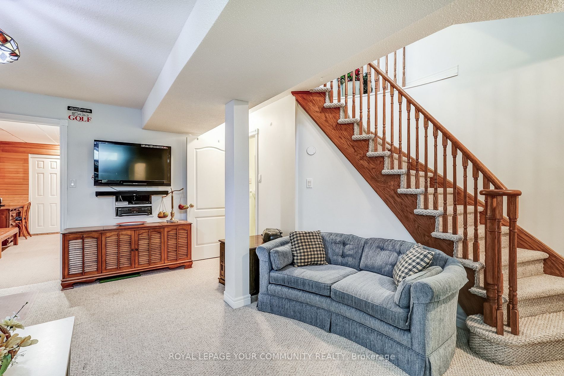 959 Lake Drive E