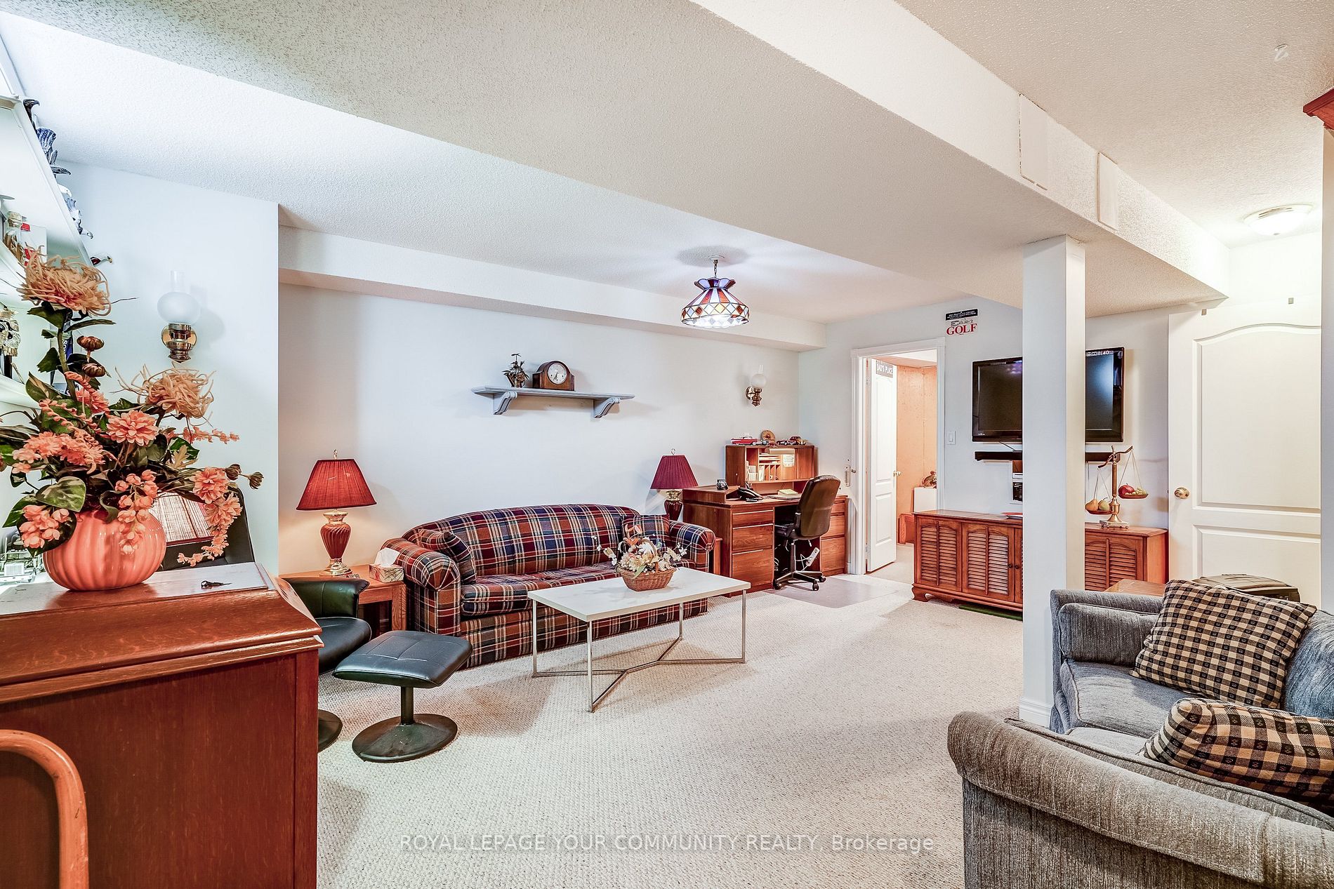 959 Lake Drive E
