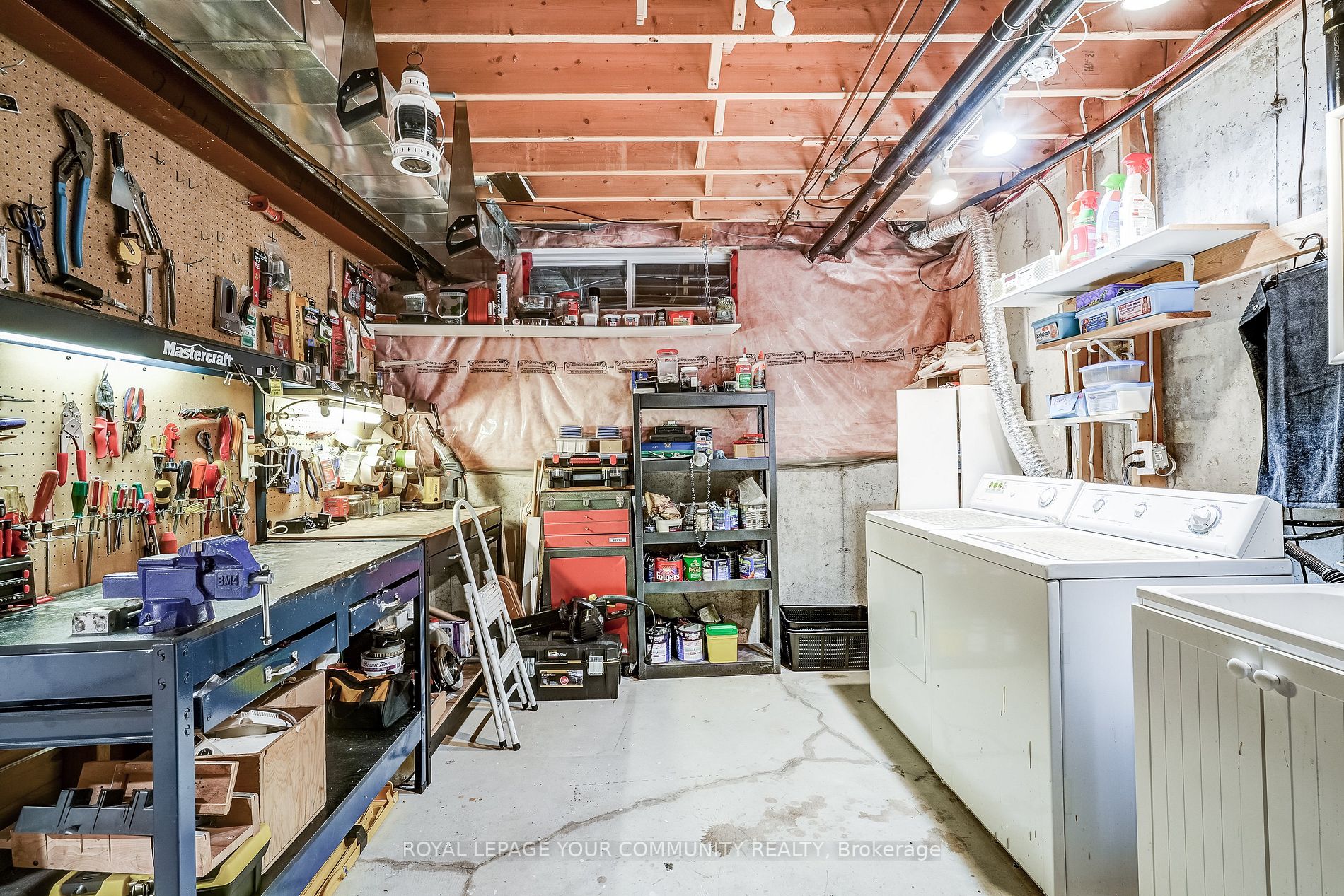 959 Lake Drive E