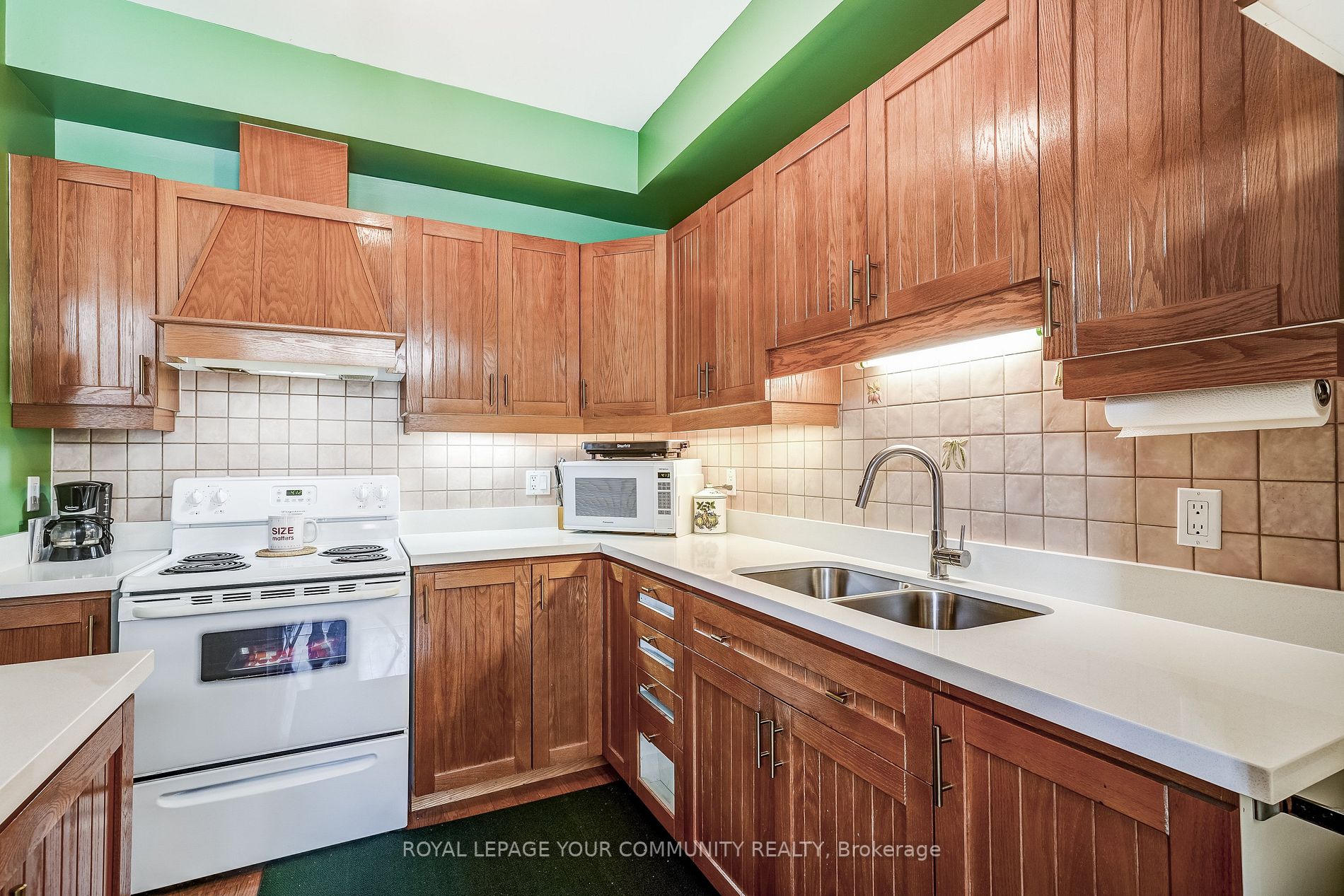 959 Lake Drive E