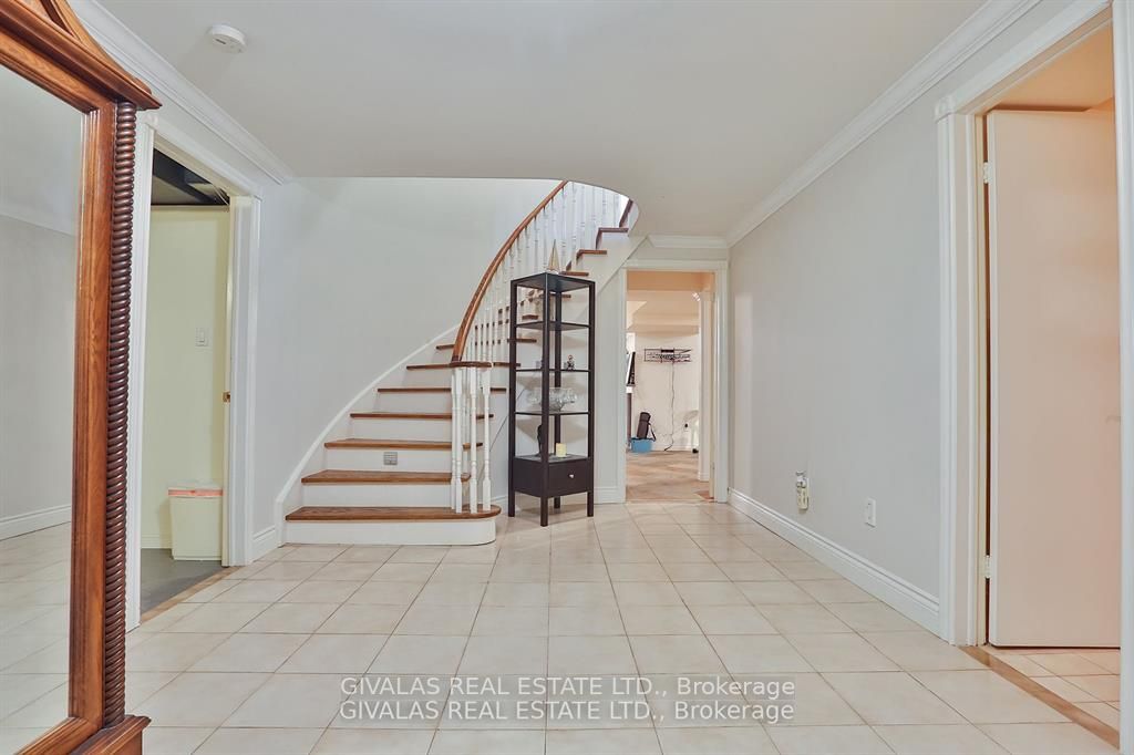 25 Sala Dr