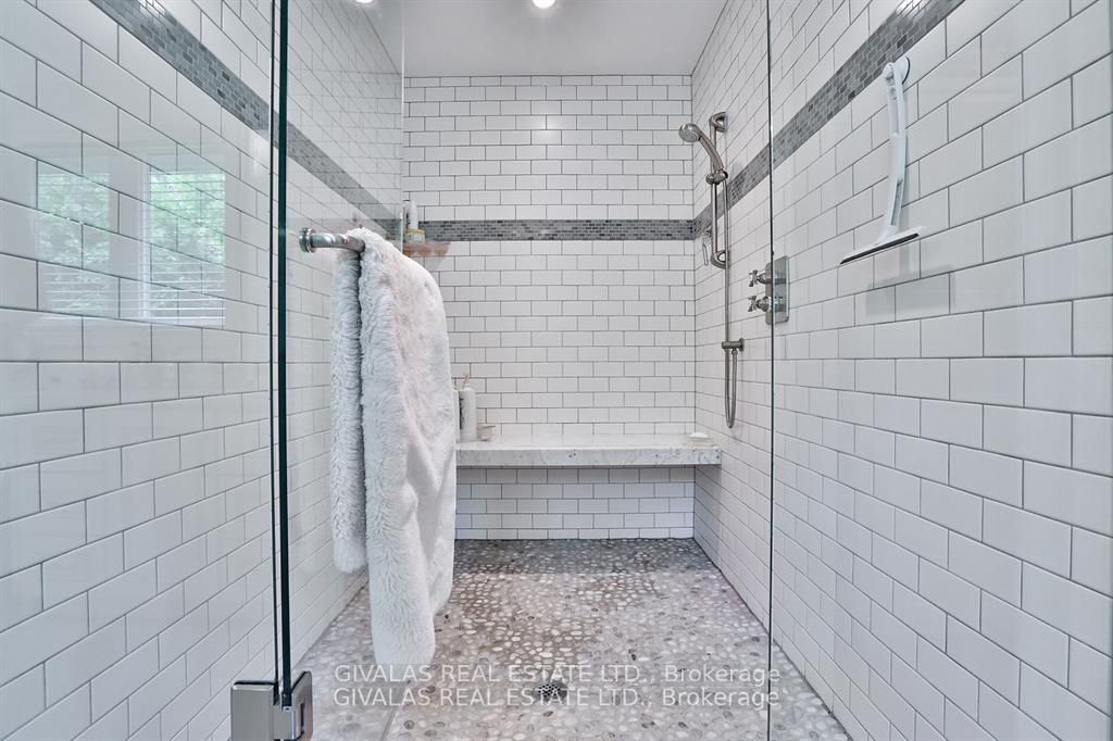 25 Sala Dr
