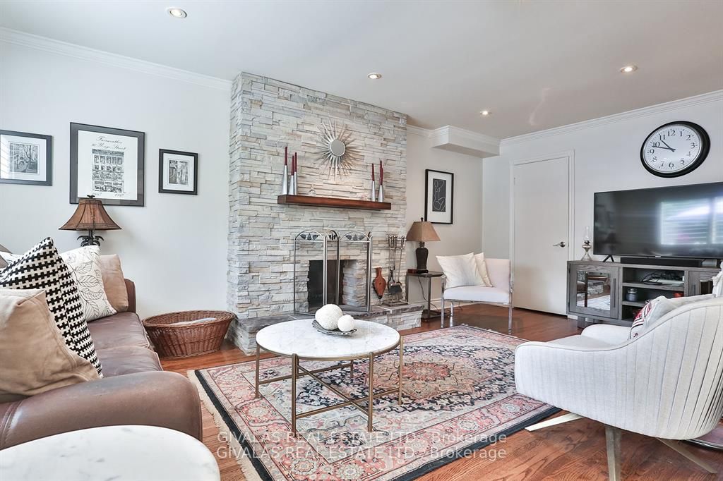 25 Sala Dr