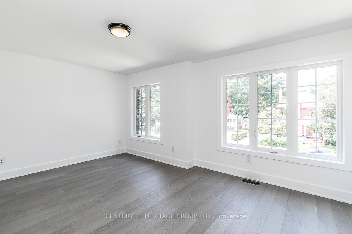 73 Nelson Street W