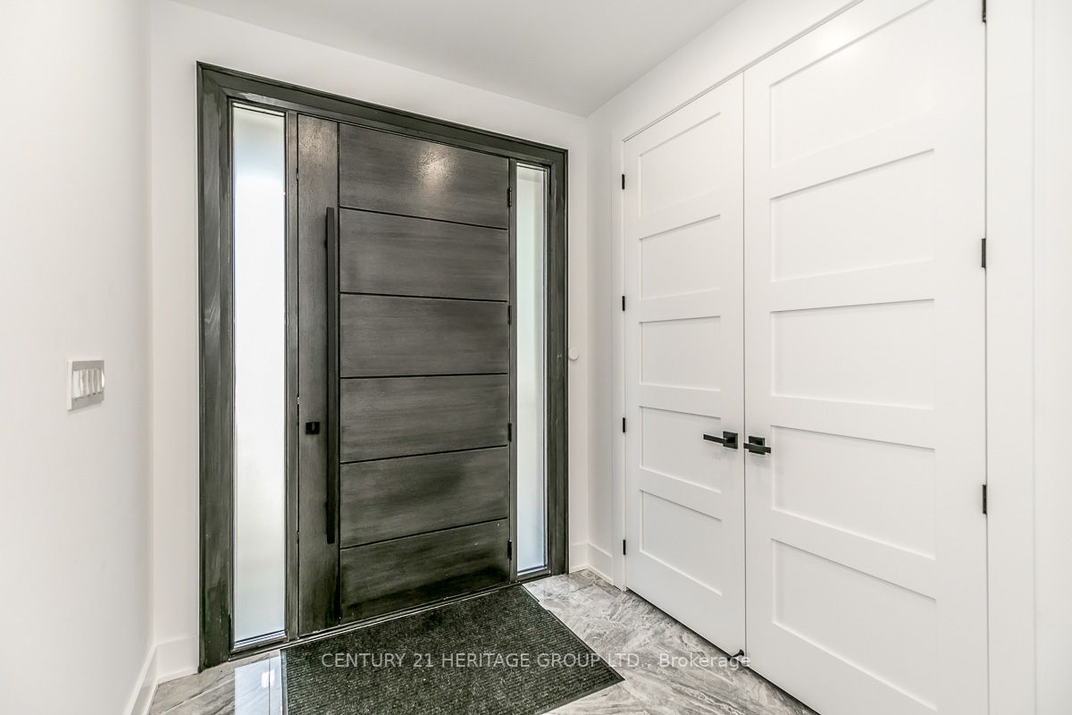 73 Nelson Street W