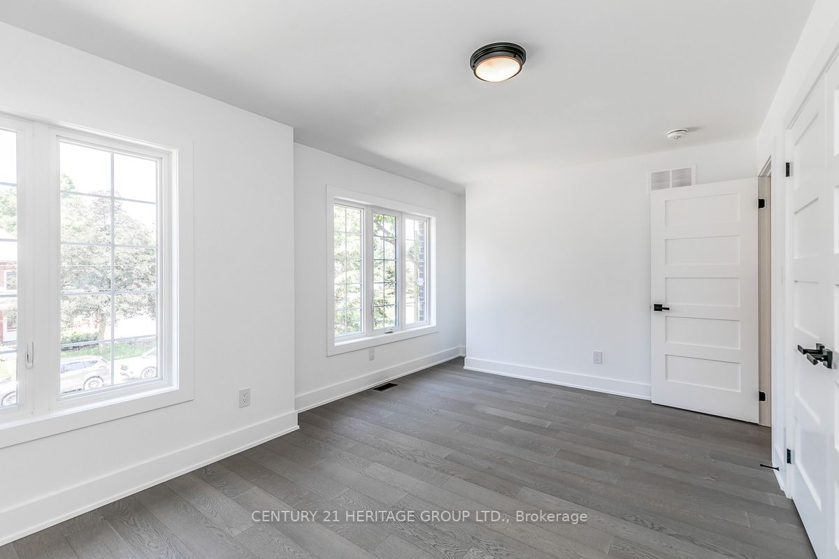 73 Nelson Street W