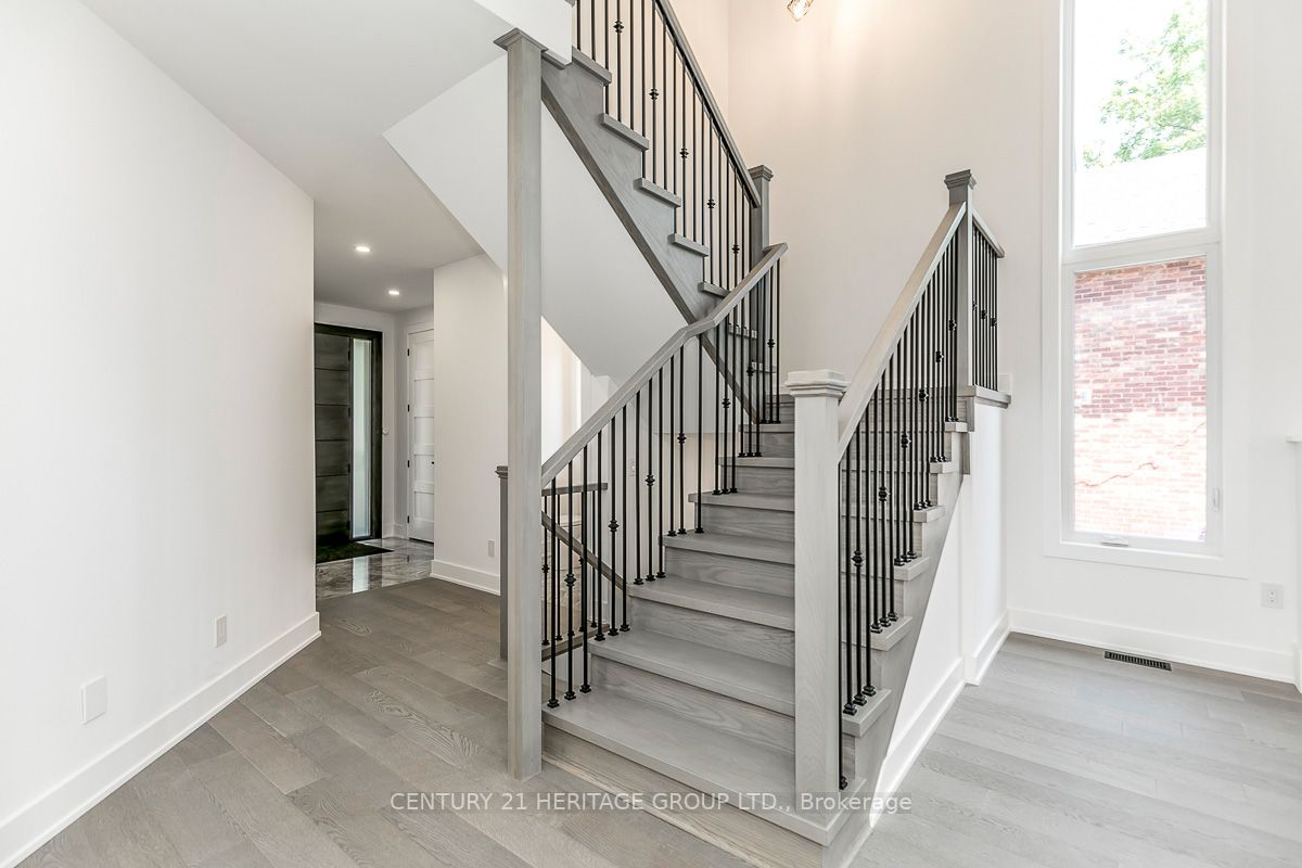 73 Nelson Street W