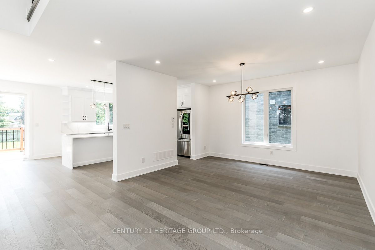 73 Nelson Street W