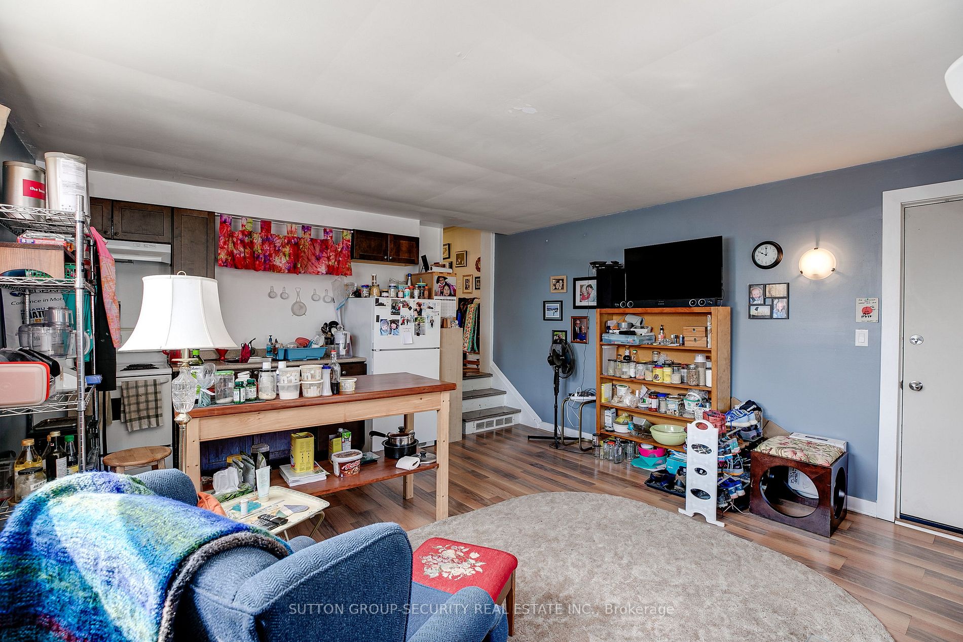 98 John St E