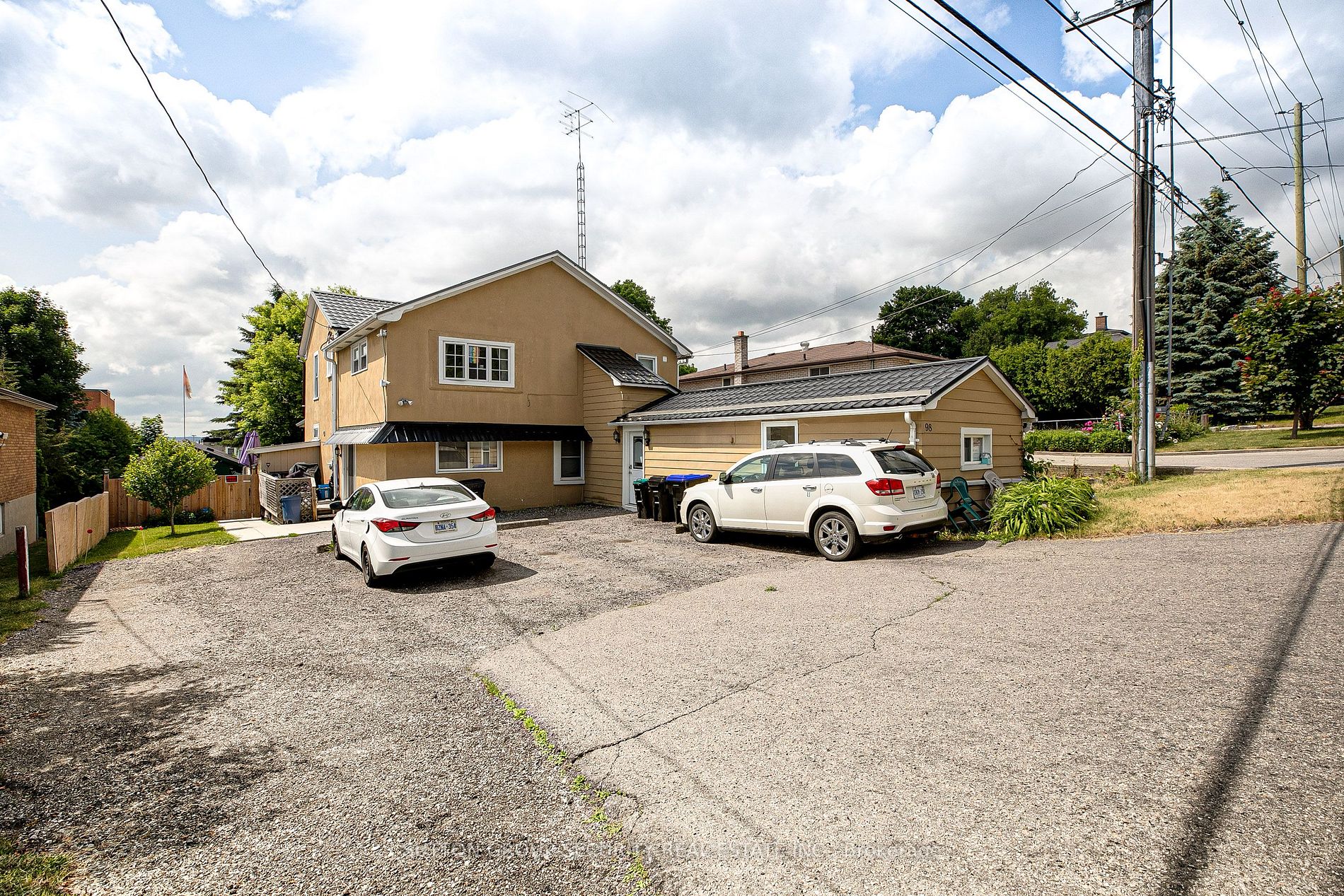 98 John St E