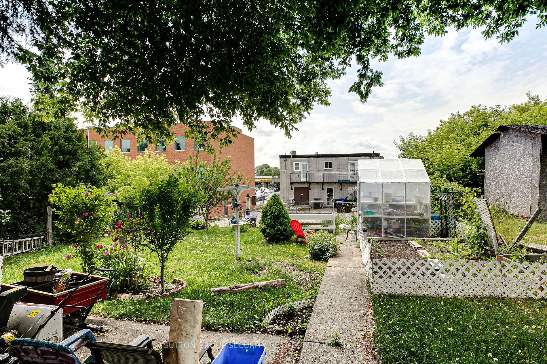 98 John St E
