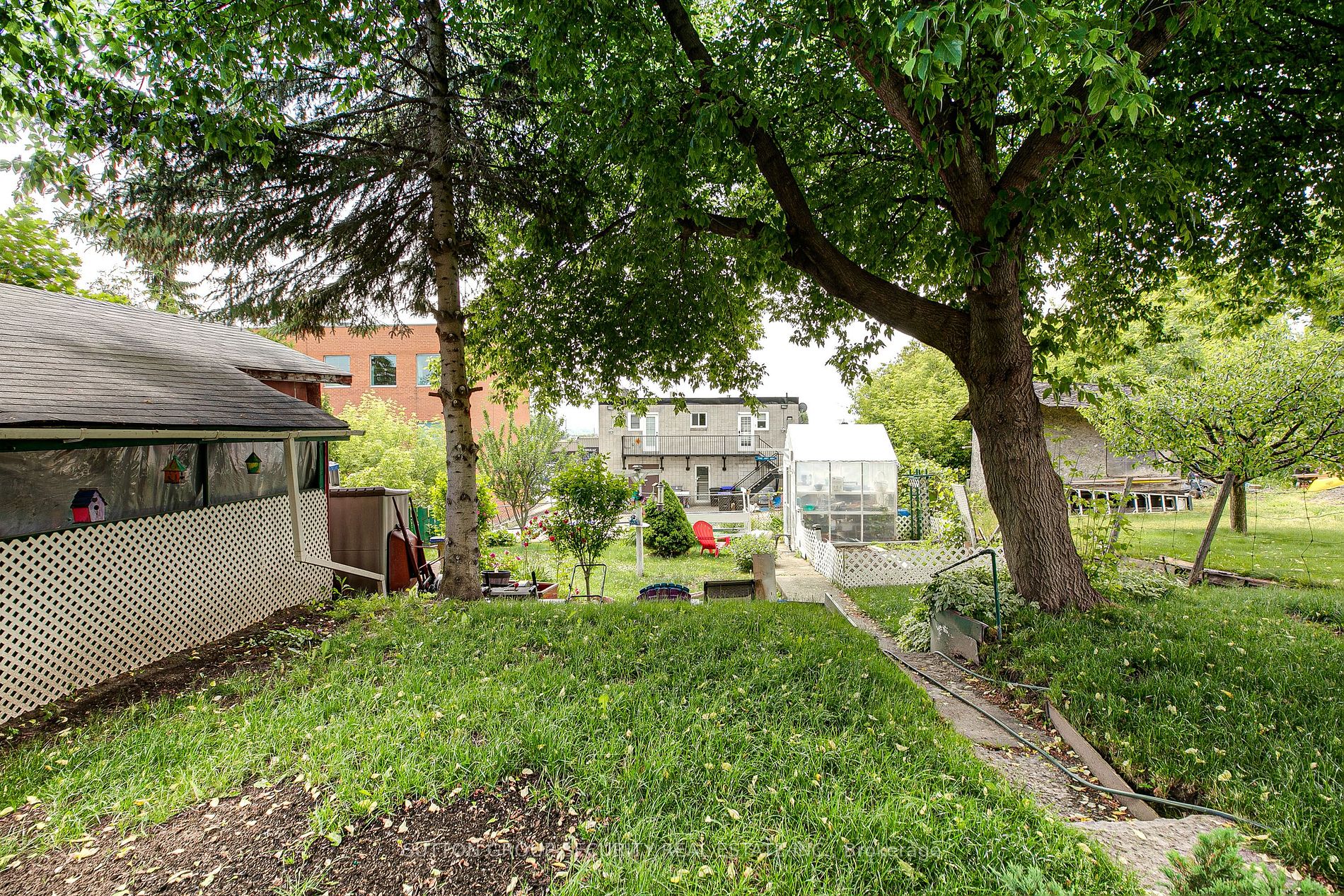 98 John St E