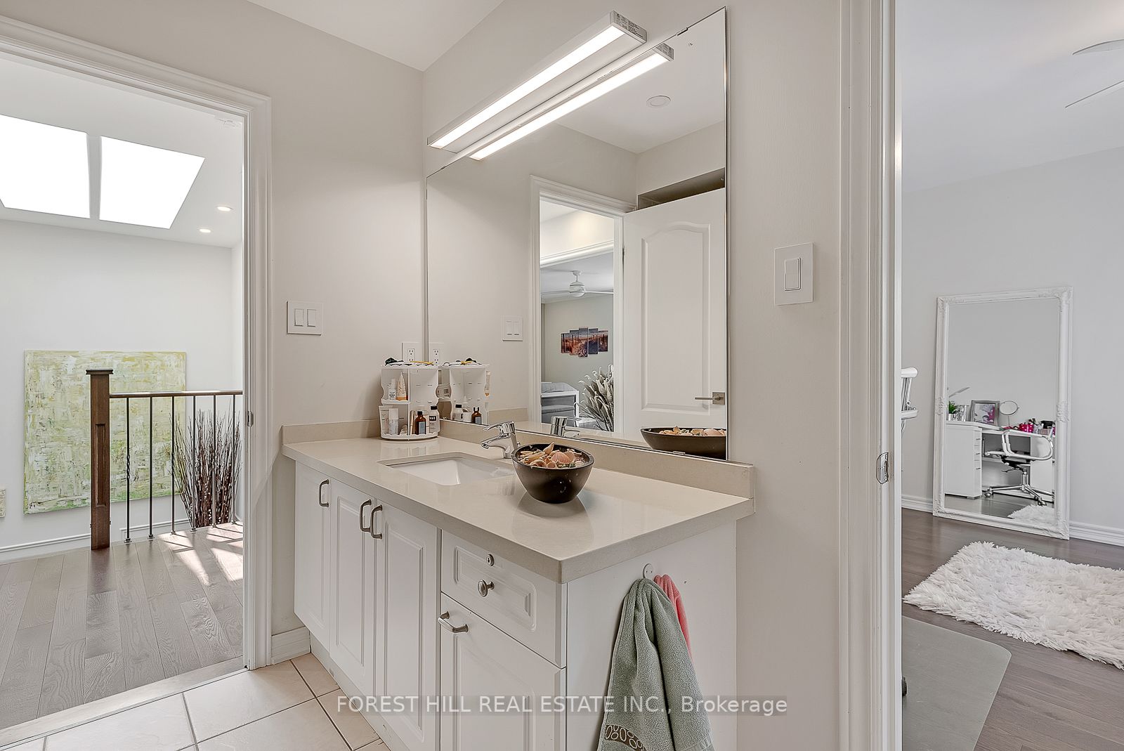 101 Thornhill Woods Dr