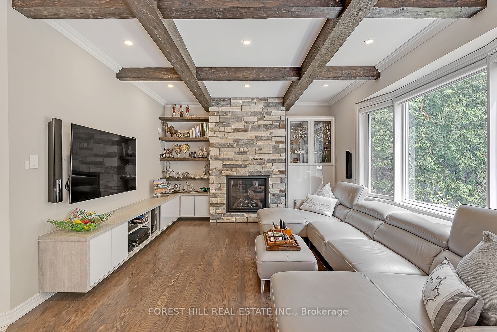 101 Thornhill Woods Dr