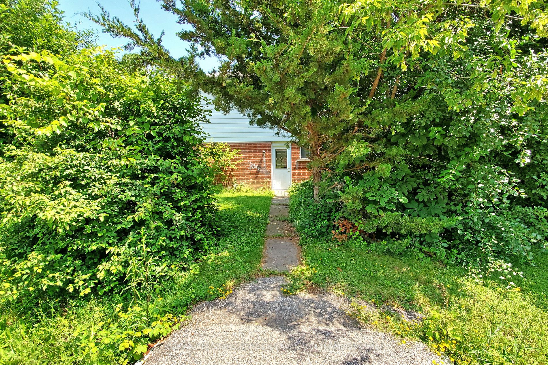 102 Robinson Street