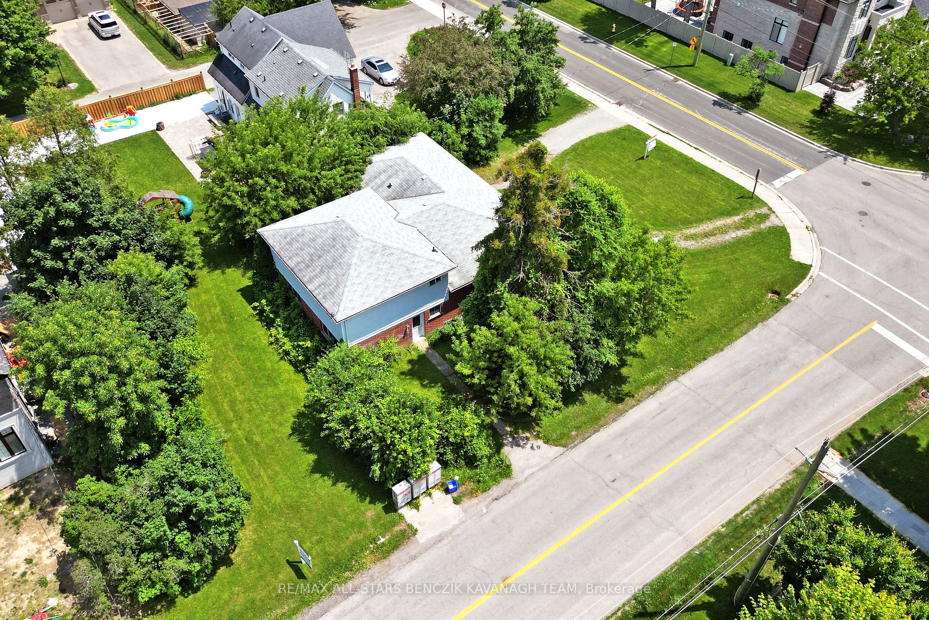 102 Robinson Street