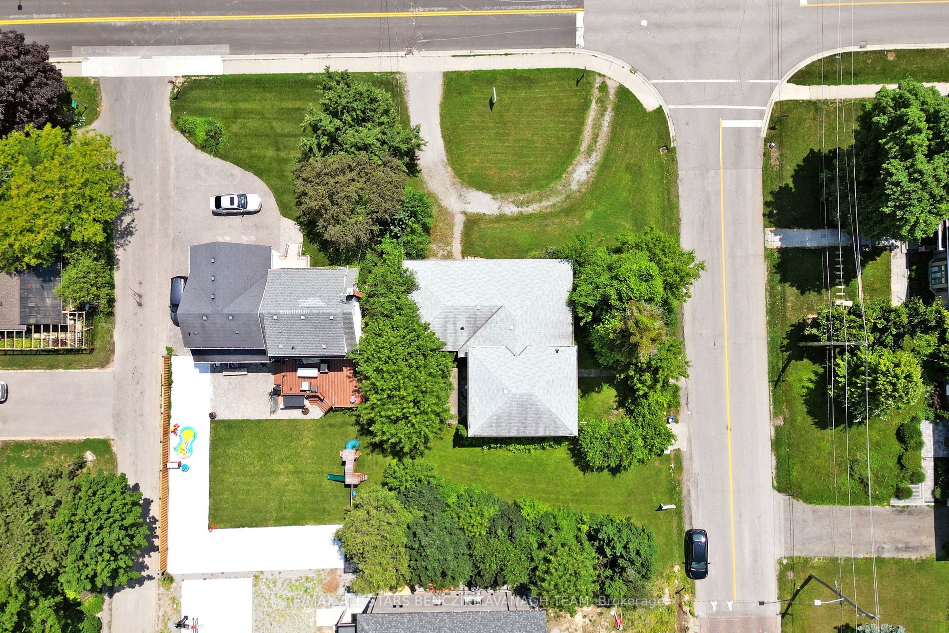 102 Robinson Street