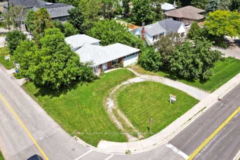 102 Robinson Street