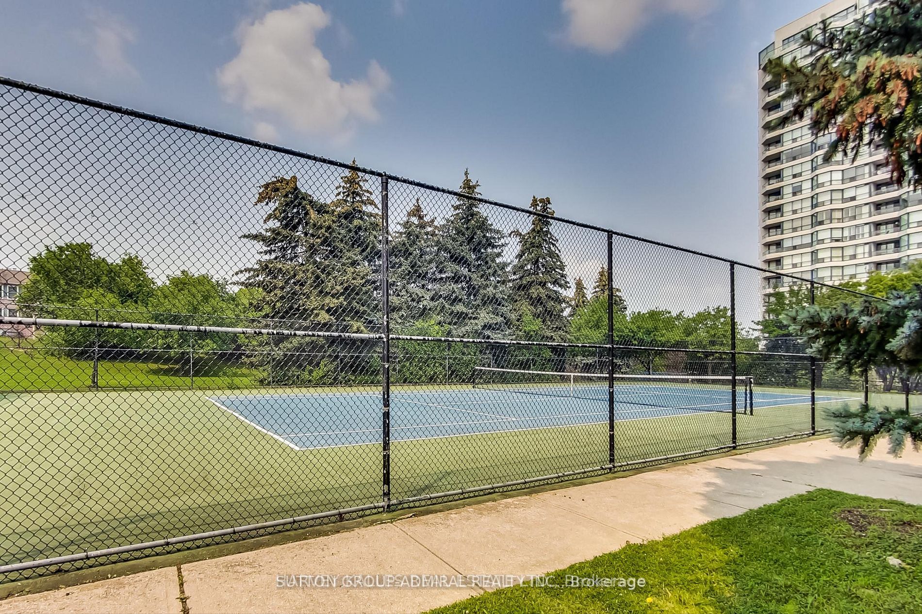 7300 Yonge St, #302