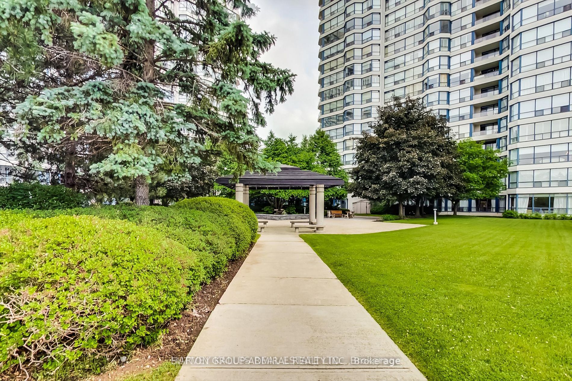 7300 Yonge St, #302