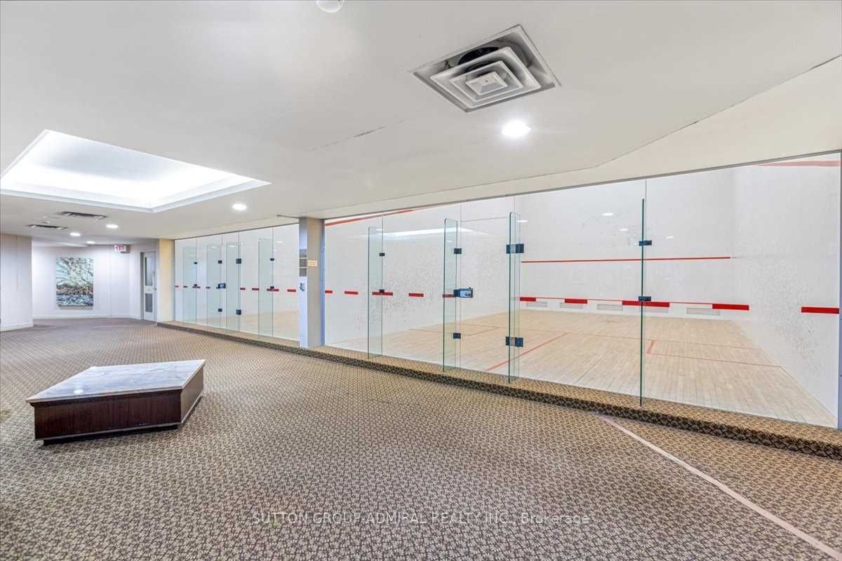 7300 Yonge St, #302