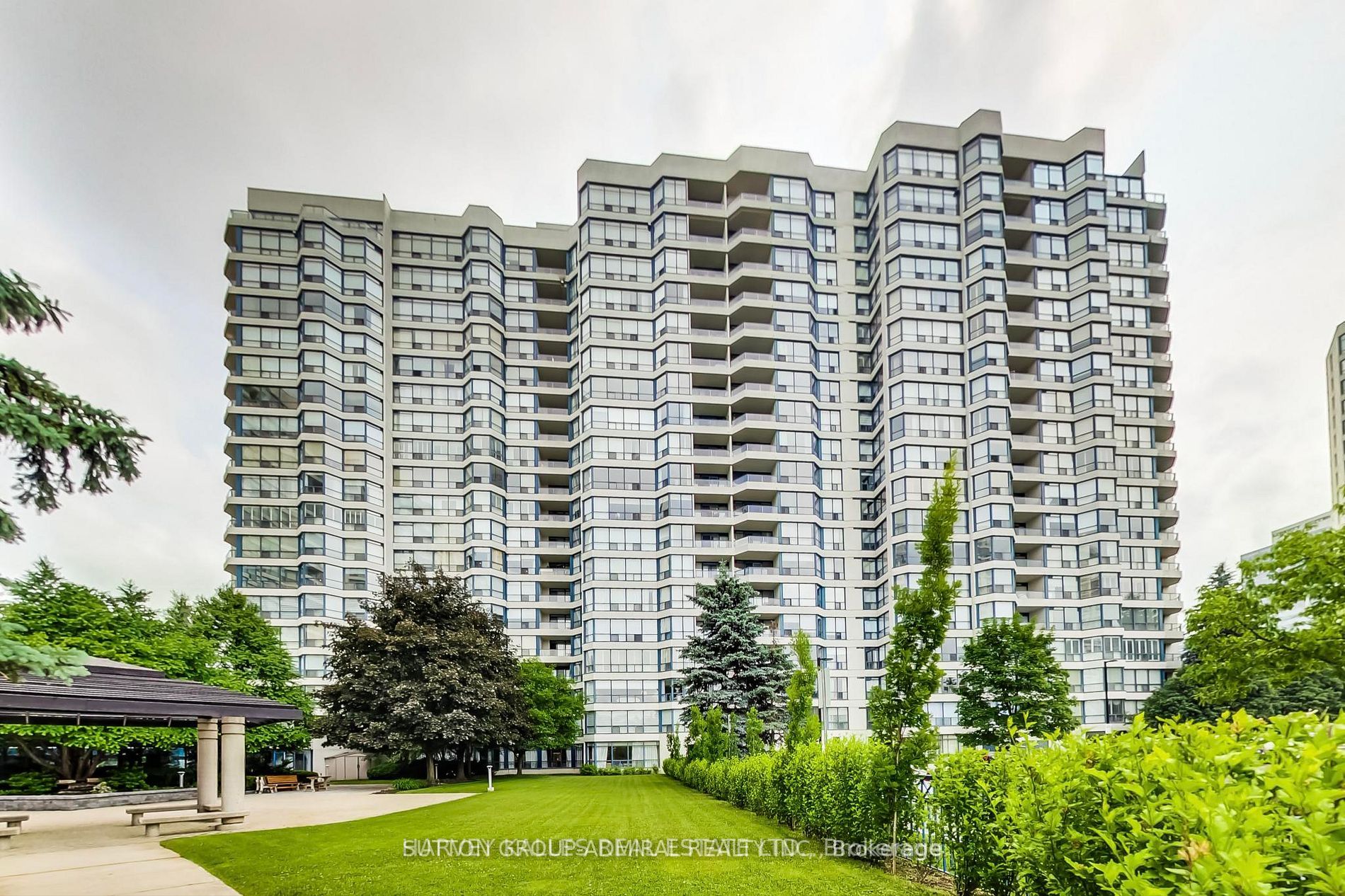 7300 Yonge St, #302