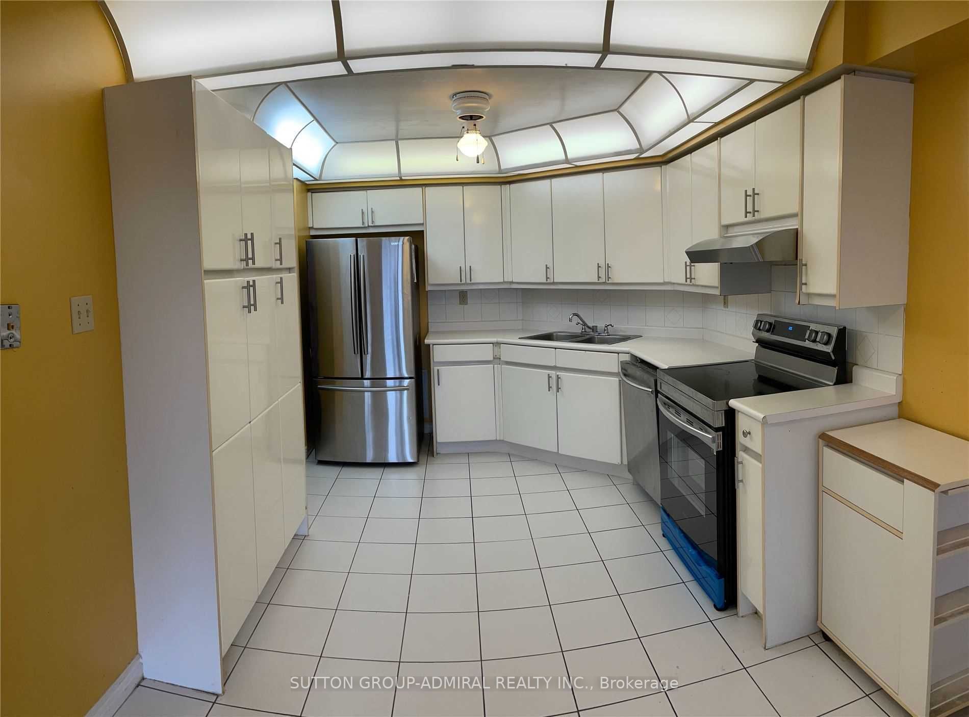 7300 Yonge St, #302