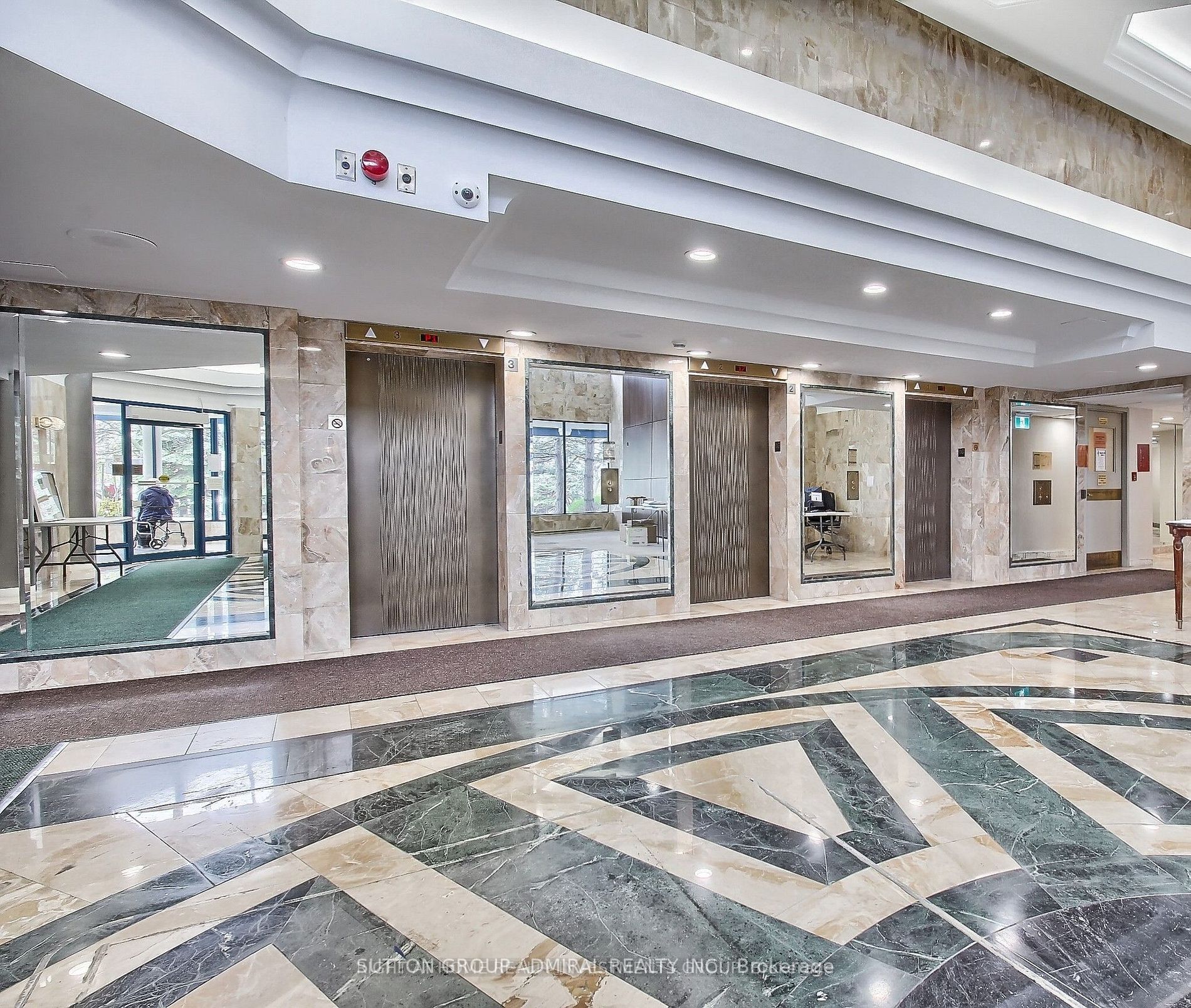 7300 Yonge St, #302
