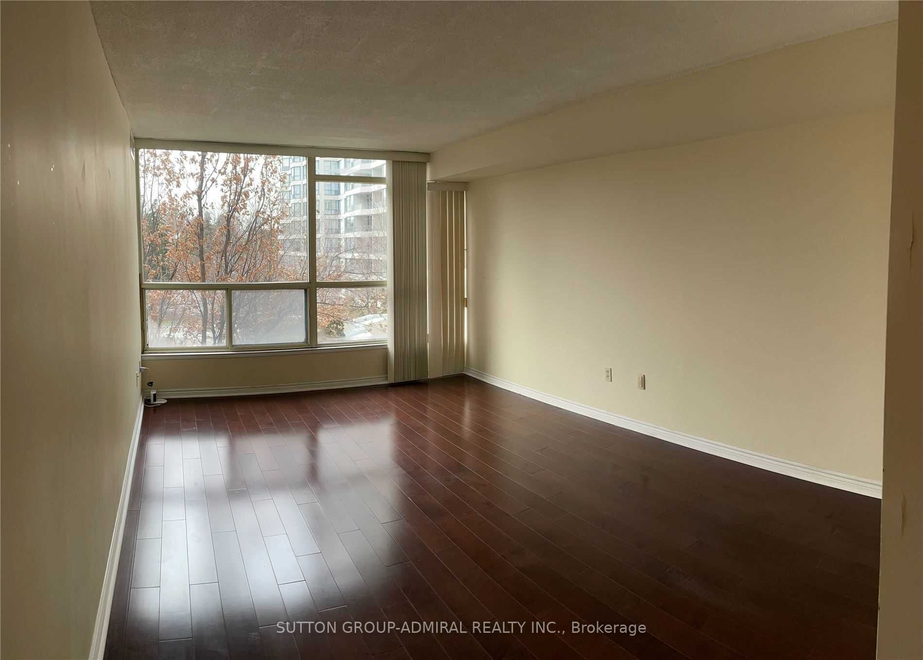 7300 Yonge St, #302