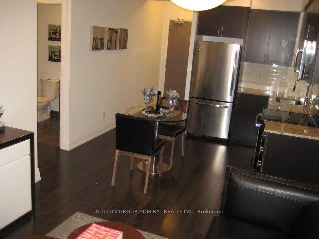 7165 Yonge St, #1011
